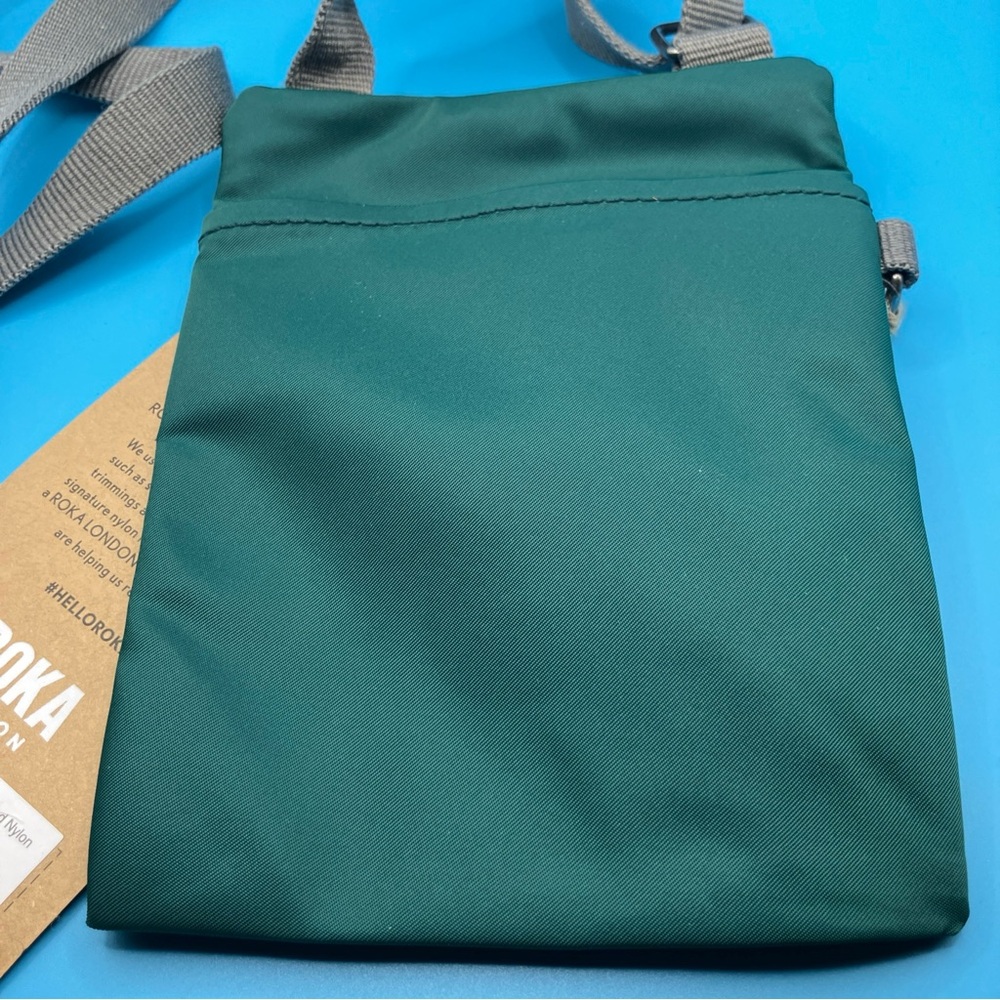 ROKA LONDON Chelsea Recycled Nylon Small Crossbody Bag Green - Picture 4 of 7